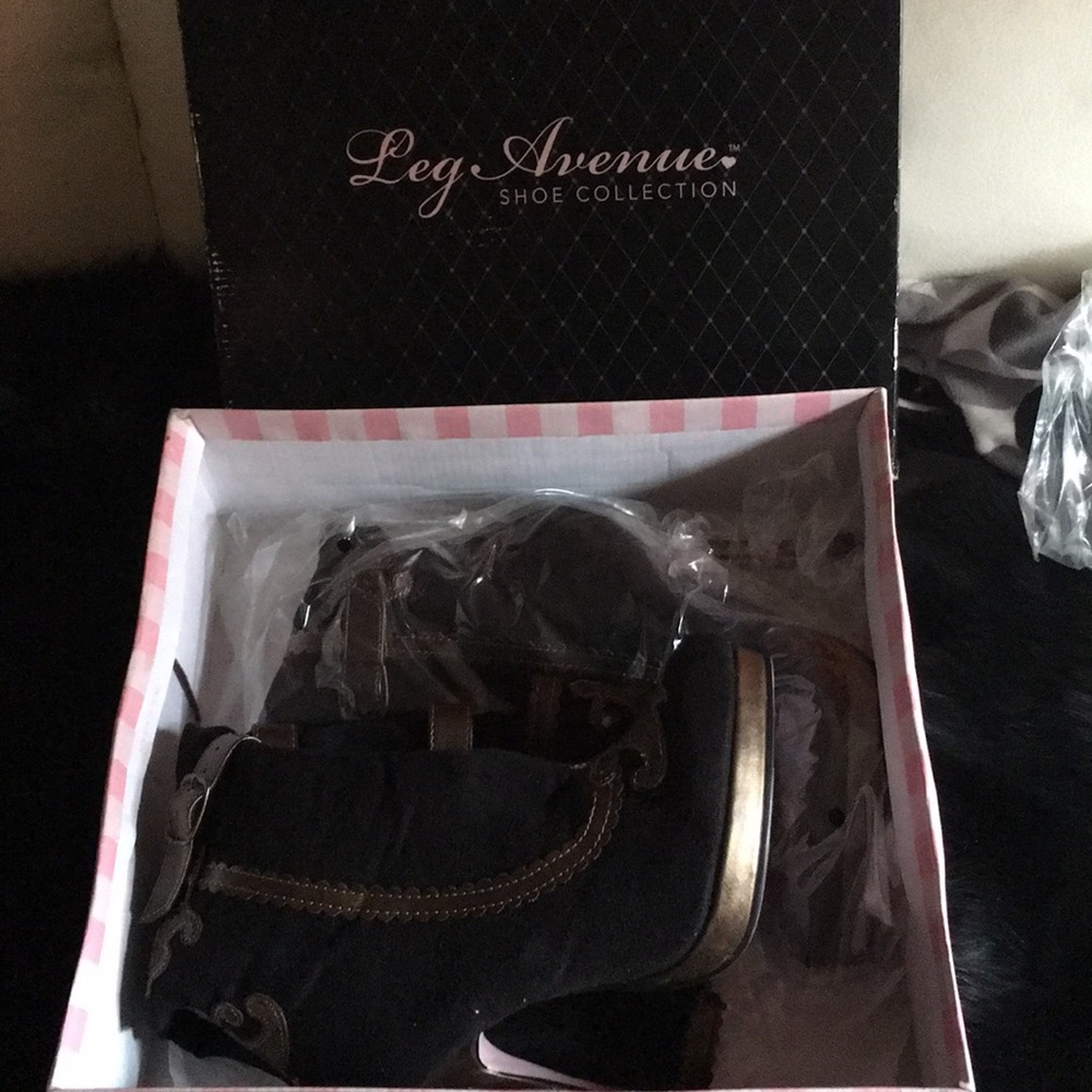 Leg avenue boots